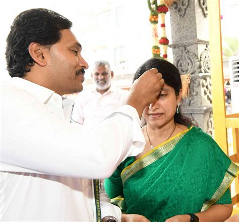 In Pics Jagan And Bharathi Celebrate Sankrathi