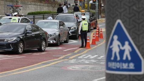 등굣길에 봉변굴러온 15t 화물에 10세 초등생 사망 네이트 뉴스