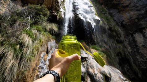 Water for hiking: how much do you need to carry? | Advnture