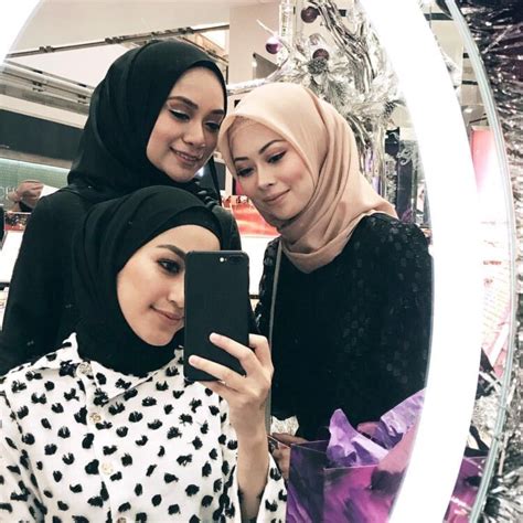 10 Hot Sexy Aniskiss Bikini Pics