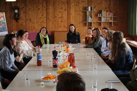 Zusammenkunft mit Flüchtlingen im Pavillon Reformierte Kirchgemeinde