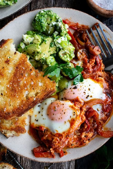 Shakshuka with feta avocado salad – Artofit