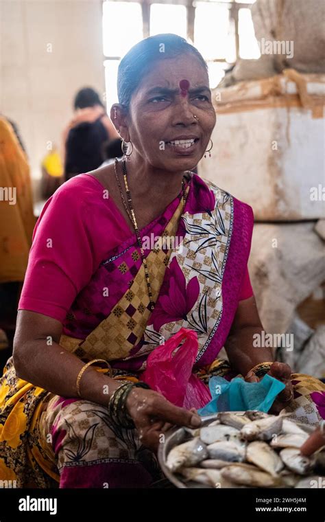 Indian Woman Selling Fish Hi Res Stock Photography And Images Alamy