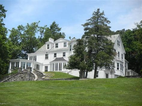 A Deserted Historic Mansion In Ever Spooky Sleepy Hollow Mansions