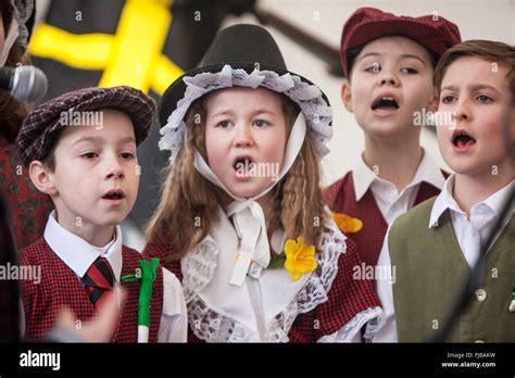 Welsh girls singing in a choir hi-res stock photography and images - Alamy