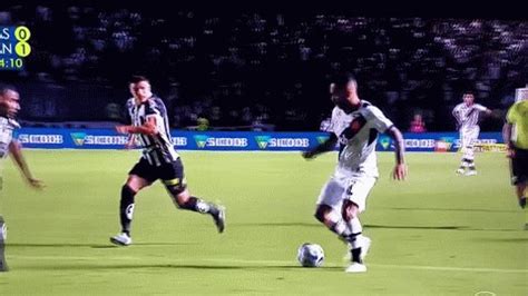 VAR Check Brazil On Twitter Zagueiro Do Santos Desloca Pedro Raul