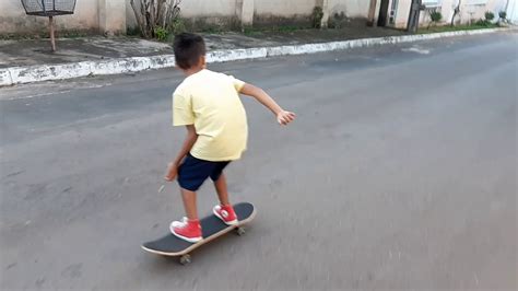 Andando De Skate Pela Primeira Vez Youtube