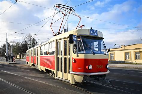 Do pražských ulic vyjela retro tramvaj Minutové zprávy