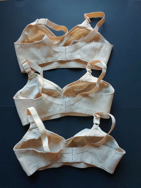 Women Hanes Timeless Comfort Bra Tan Floral Wireless Three Bras 42d See Desc Ebay