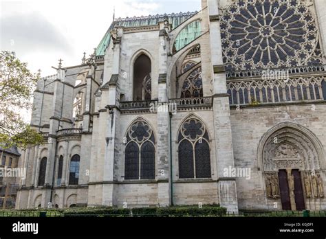 Vista De La Basílica De Saint Denis Basilique Saint Denis París