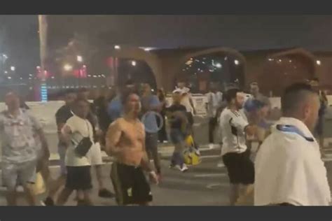 Video Hinchas Argentinos Y Mexicanos Protagonizan Pelea En Qatar