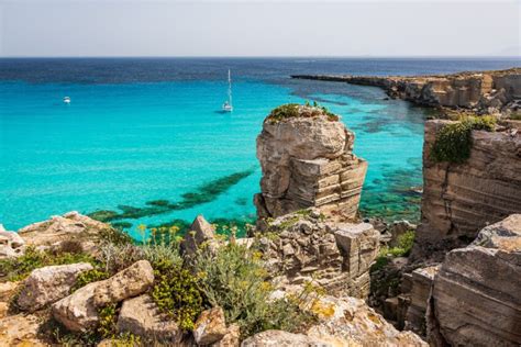 Favignana Traghetti E Aliscafi Spiagge E Dove Dormire Sicilia Info