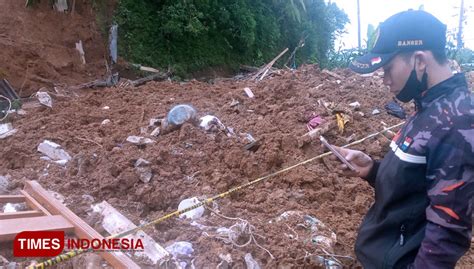 Evakuasi Korban Tanah Longsor Butuh Waktu Jam Satu Bocah Berhasil