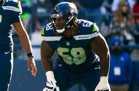 Seahawks G Damien Lewis Exits Preseason Game With Leg Injury Sports