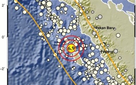 Pusat Gempa Hari Ini Di Nias Sr Bmkg Guncangan Di Nias Terasa Ke