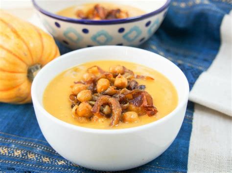 Delicata squash soup with curried chickpeas and onions - Caroline's Cooking