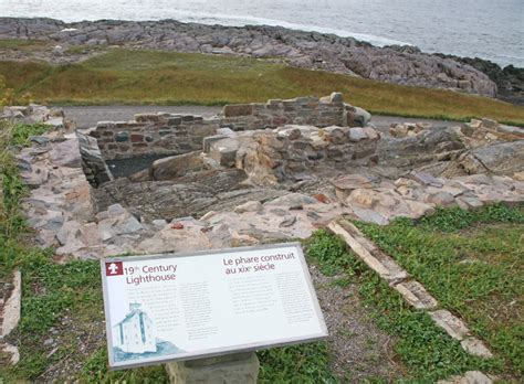 Louisbourg Lighthouse, Nova Scotia Canada at Lighthousefriends.com