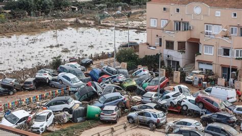 Niemand Kommt Verzweiflung Nach Fluten In Spanien Mindestens 158