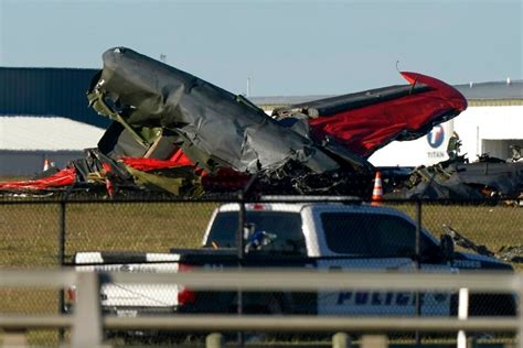 Two Aircraft Collide And Crash At World War Ii Airshow In Texas