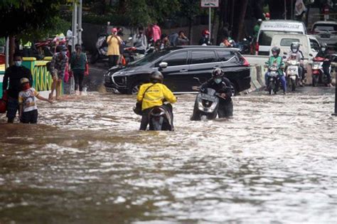 BPBD DKI Jakarta Hujan Deras Akibatkan 19 RT Tergenang