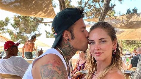 Fedez Compie Gli Anni Chiara Sceglie Un Regalo Super Caldo