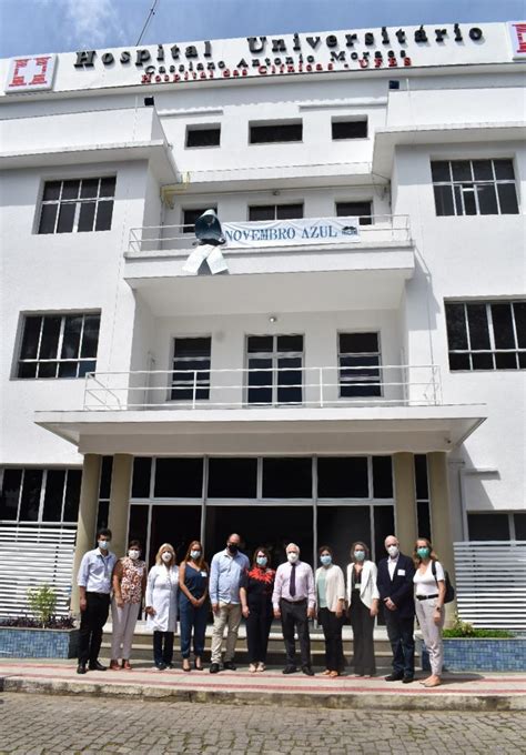 Reitor Paulo Vargas visita setores e laboratórios do Hucam Ufes Ufes