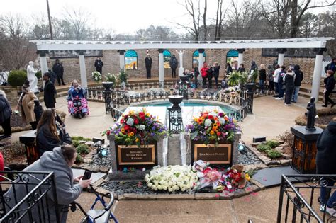 Lisa Marie Presley Buried In Graceland Funeral Near Dad Elvis Son Ben