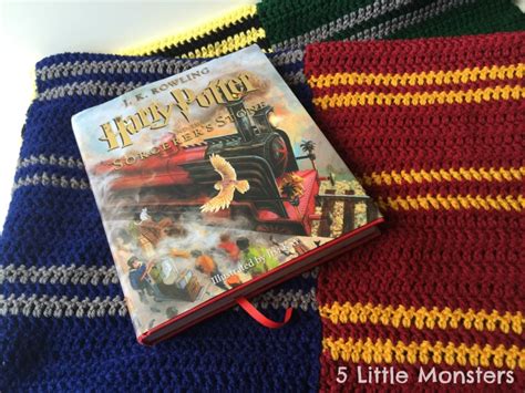 5 Little Monsters: Hogwarts House Scarves Blanket