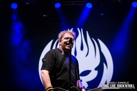 The Offspring Il Video Di Behind Your Walls Longliverocknroll It