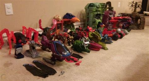 Lot of 28 masters of the universe He-Man vehicles and playsets
