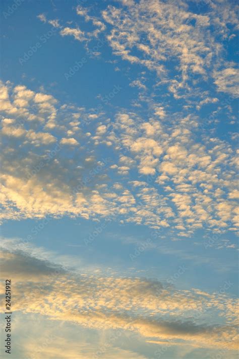 wolken im sonnenuntergang Stock Photo | Adobe Stock