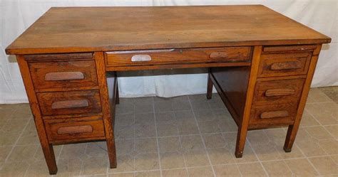 Antique Oak Desk (#0812) on Jan 18, 2023 | Langston Auction Gallery in NC