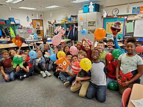 Fourth Grade Students Design Parade Balloons – Norge