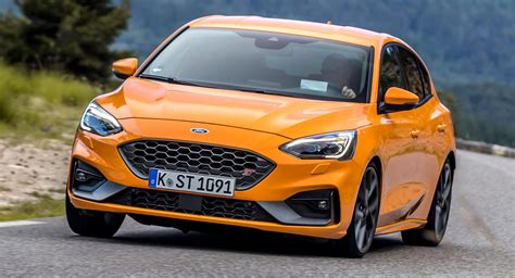 2020 Ford Focus St Photos