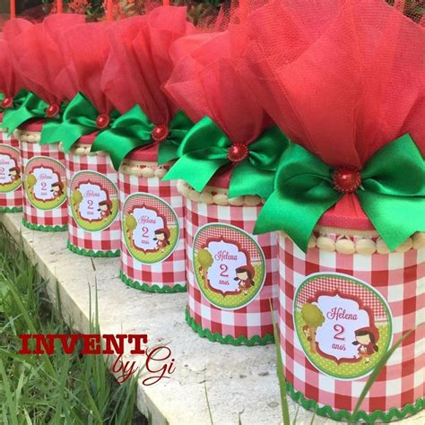 Red And Green Christmas Crackers With Bows On Them Are Lined Up In A Row