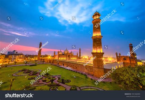 Evening View Badshahi Mosque Lahore Badshahi Stock Photo 1951466905 ...