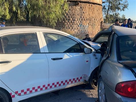 Fuerte choque en Boulevard Gómez Morín deja tres heridos