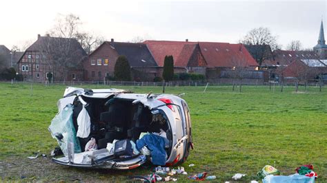 Zwei Kinder Nach Unfall Bei Hannover Tot Verdacht Auf Autorennen