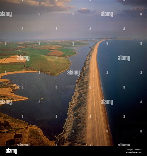 Chesil Beach Tombolo Hi Res Stock Photography And Images Alamy