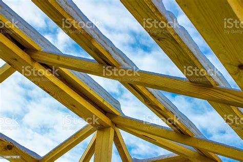 Rincian Konstruksi Atap Kayu Atap Sistem Struktur Kayu Foto Stok Unduh Gambar Sekarang Istock