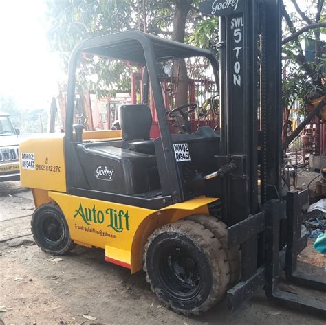 2000 3000 Mm Godrej Diesel Forklift 5 Ton Side Loader For Lifting At