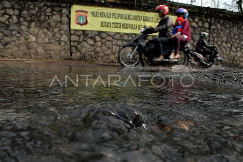 Kebocoran Pipa Pdam Tangerang Antara Foto