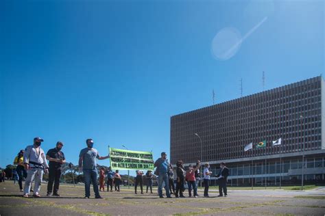 Protesto Pede Reabertura De Bares Sal Es E Academias R Dio Corredor