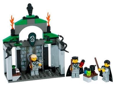 LEGO 4735 Harry Potter Chamber of Secrets Slytherin Common Room ...