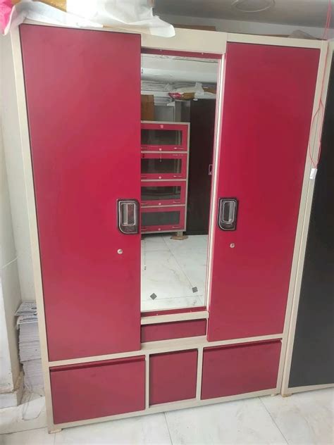 With Locker Maroon Double Door Hinged Steel Almirah With Mirror At