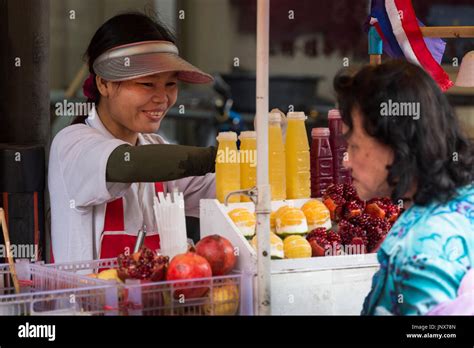 Street Vendors Selling Fruit Juice In The Street In Chinatown Hi Res