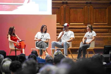 Photo Parrains Des Relais De La Flamme Olympique Laure Manaudou