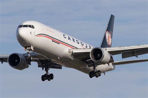 Cargojet Boeing 767 Has To Take Evasive Action When Glider Drifts Into ...