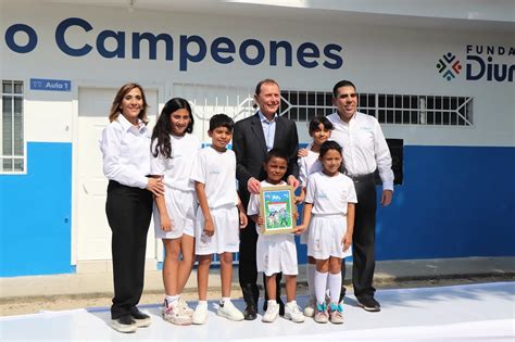 Emilio Butrague O Visita La Escuela Sociodeportiva De La Fundaci N En