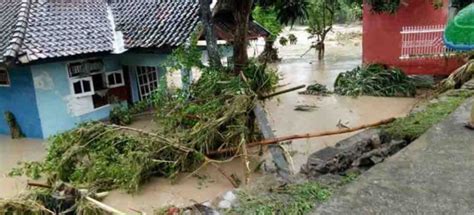 Desember Banjir Bandang Terjang Bima Ribuan Rumah Terendam